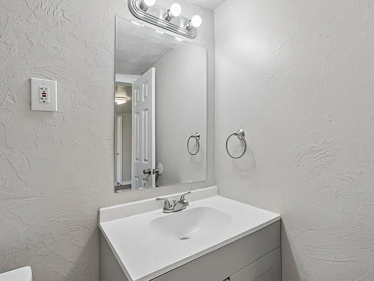 510 N Marshall Dr — Photo 20