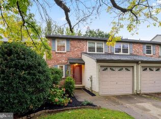 26 Southgate Dr, Mount Laurel, NJ 08054
