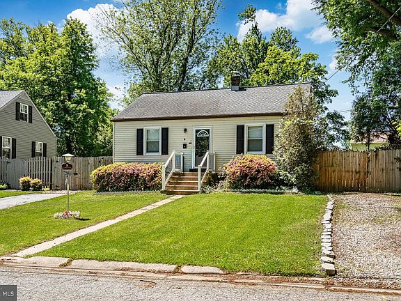 2nd image of 8 Garrett Rd