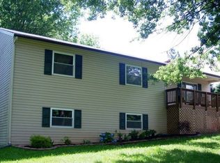 7471 Suncrest Dr, Warrenton, VA 20187