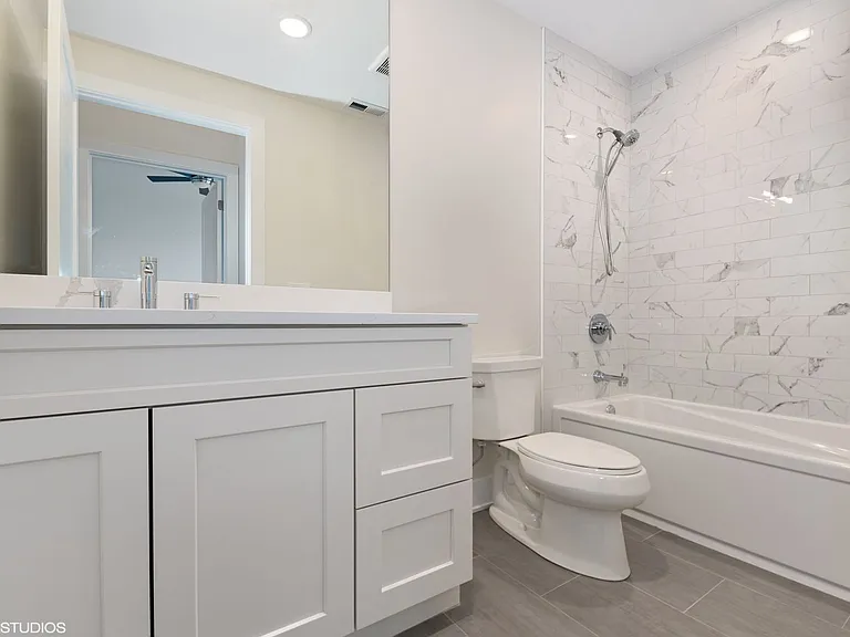 4405 N Artesian Ave #205 — Photo 4