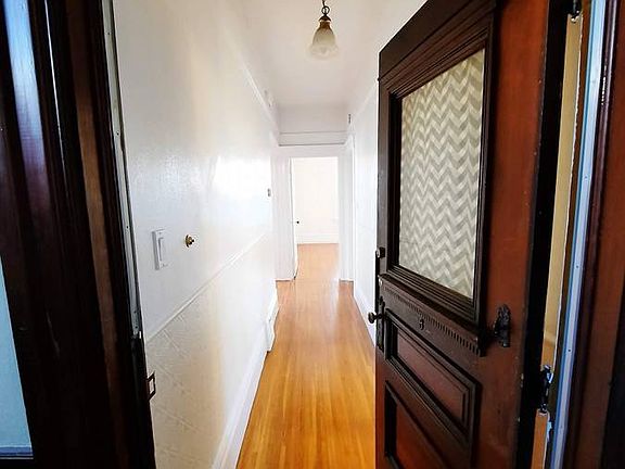 2nd image of 537 14th St APT 3