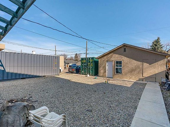 5th image of 412 S 23rd Ave NE