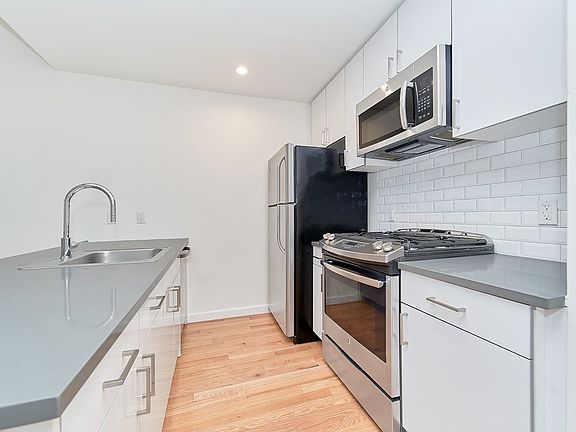 4th image of 2211 3rd Ave APT 11C