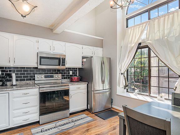 4th image of 1552 Englewood Pl