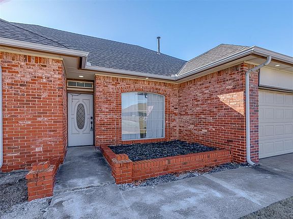 4th image of 1312 SW 106th Pl