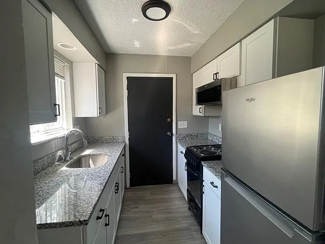 3410 Harrison St #13 — Photo 2