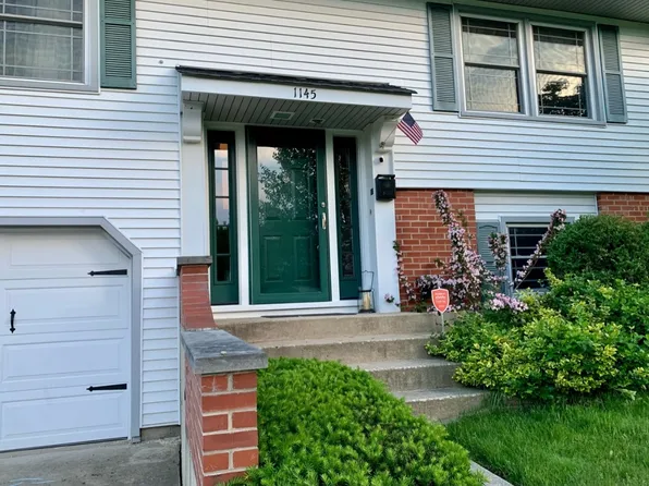 1145 Rosedale Ln, Hoffman Estates, IL 60169