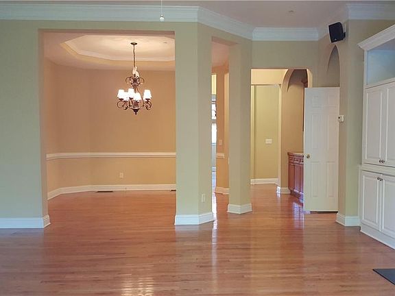 2nd image of 1309 Creekside Pl SE