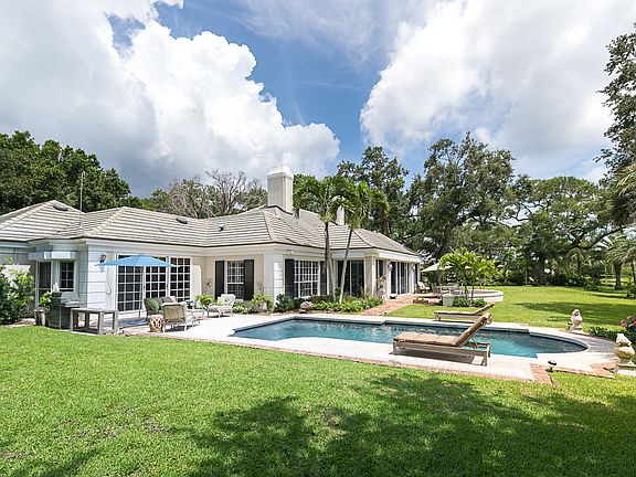 4th image of 771 Shady Lake Ln