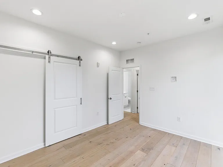 2011 N Reese St #7B — Photo 15