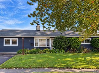 24 Dewberry Ln, Levittown, PA 19055