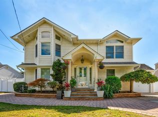 2530 6th Ave, East Meadow, NY 11554