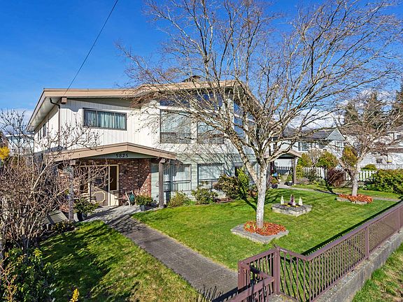 2nd image of 5825 Clinton St