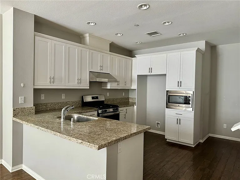 3248 Pebblebrook Rd — Photo 2