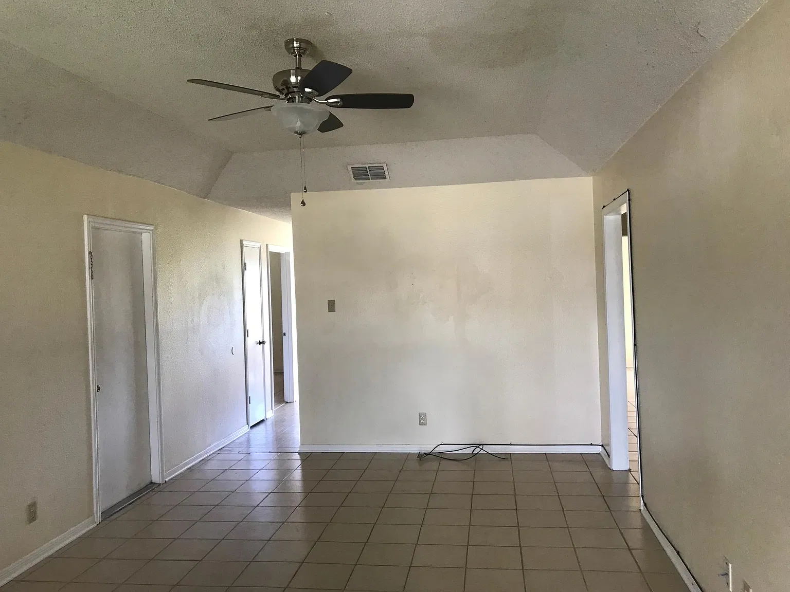 4 bed, 1500 sqft, $2,200 — Photo 3