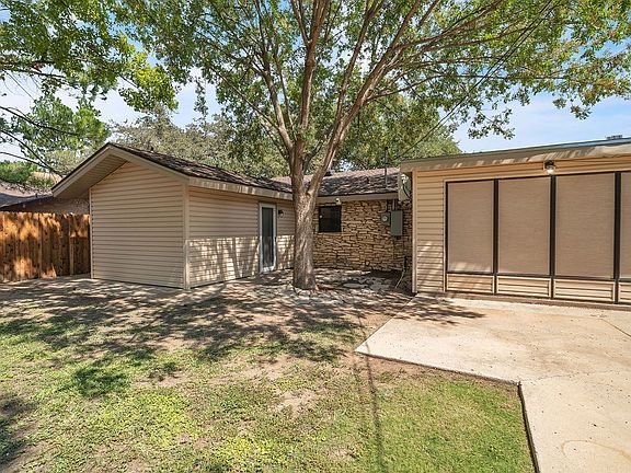 3rd image of 512 Highland Dr