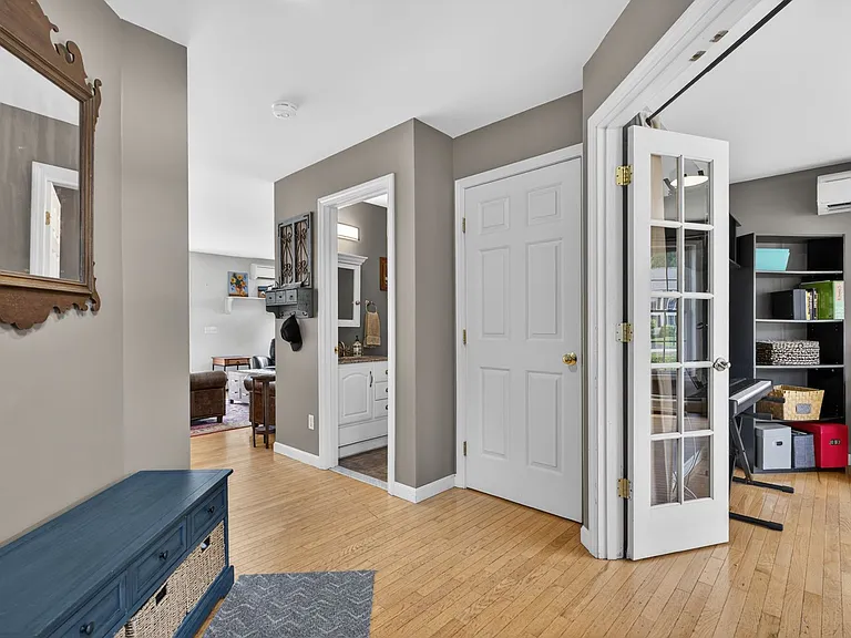9 Stephen Dr — Photo 6