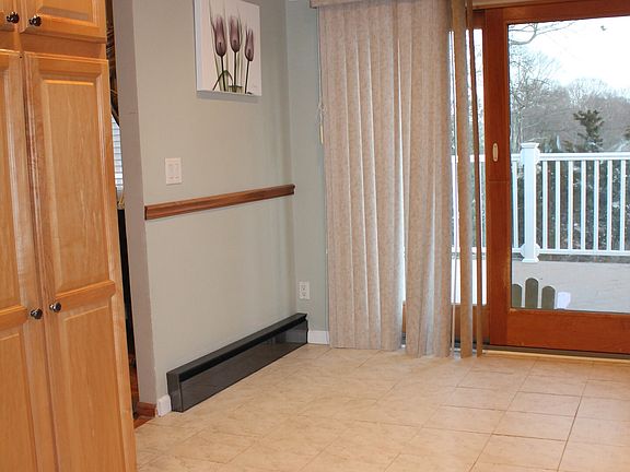 3rd image of 24 Sycamore Ave