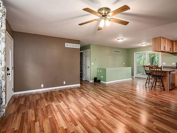 3rd image of 71001 Lakeview Dr