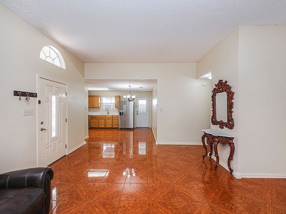 3rd image of 711 Royal Palm Dr