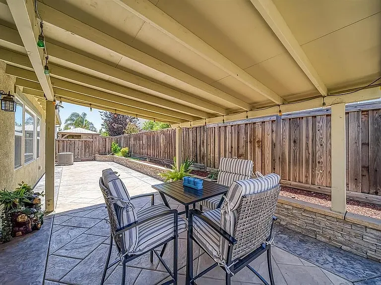 N San Remo Ln — Photo 38