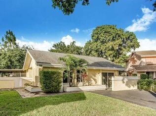 8221 SW 39th Ct, Davie, FL 33328