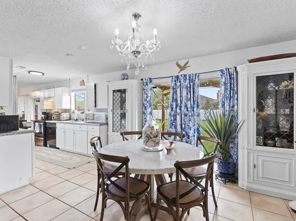 1998 SE Lavina Circle, Port St Lucie, FL 34952