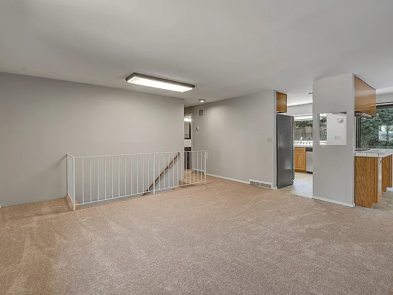10035 NE 28th Pl — Photo 4