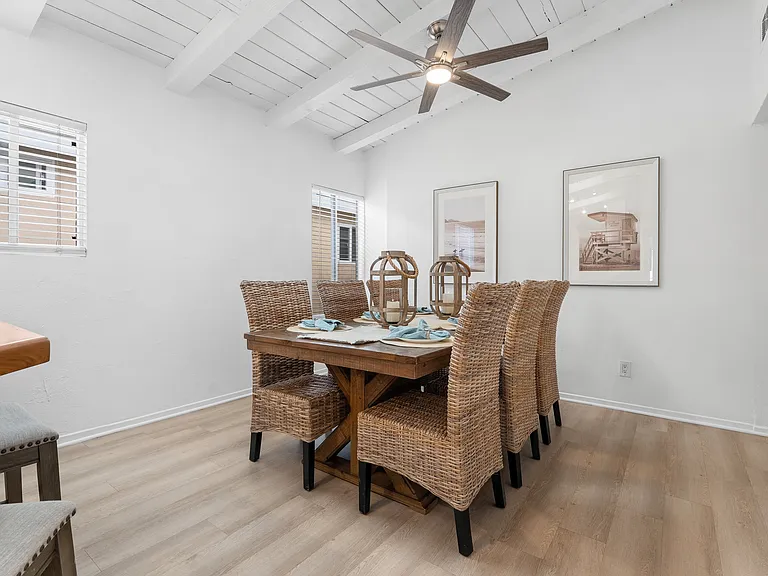 214 E Balboa Blvd — Photo 11