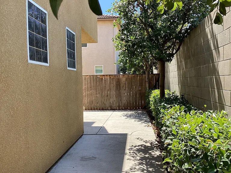 7009 N Harmony Dr — Photo 40