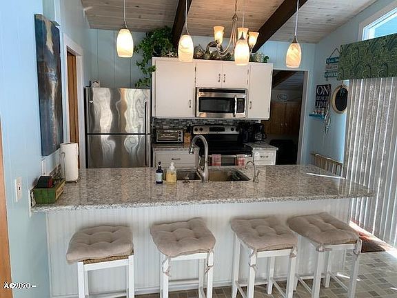 3rd image of 5885 El Mar Ave