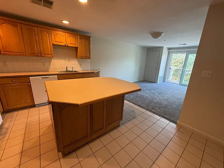 Pondsview Apartments — Photo 13
