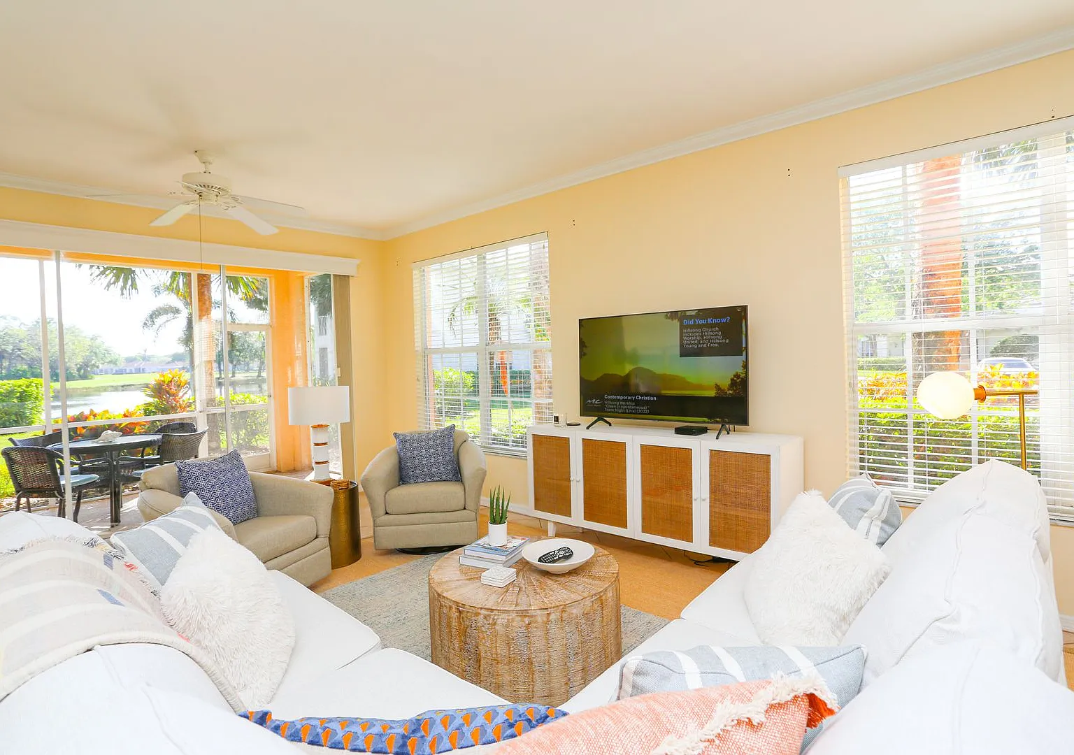2/2 Beautiful Coach Home ** Spanish Wells Golf And Country Club Community ** Community Pools ** — Photo 3