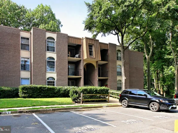 3316 Woodburn Village Dr APT 23, Annandale, VA 22003