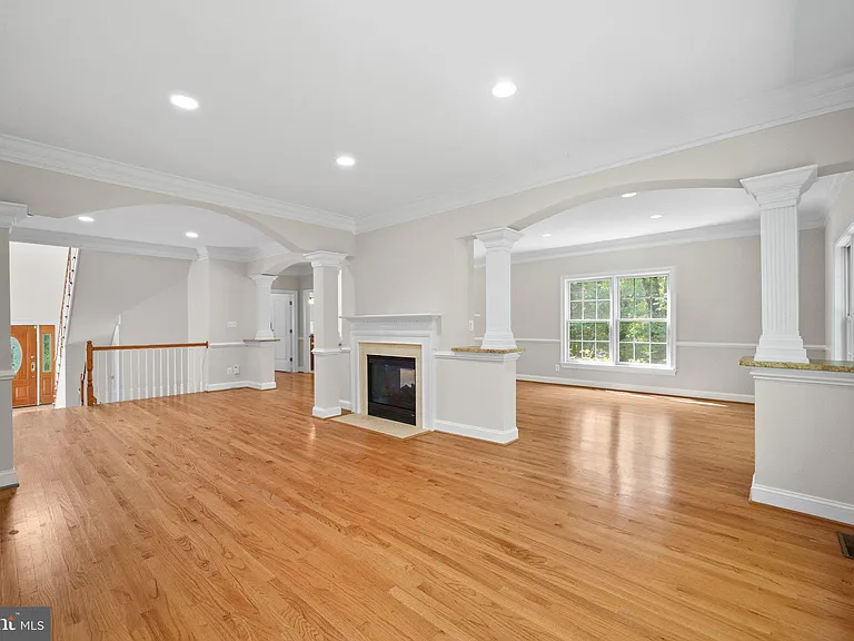 1310 Forestwood Dr — Photo 7
