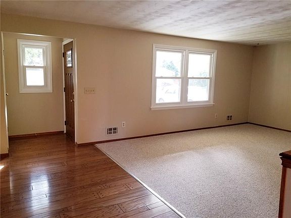 3rd image of 32 Maridana Dr