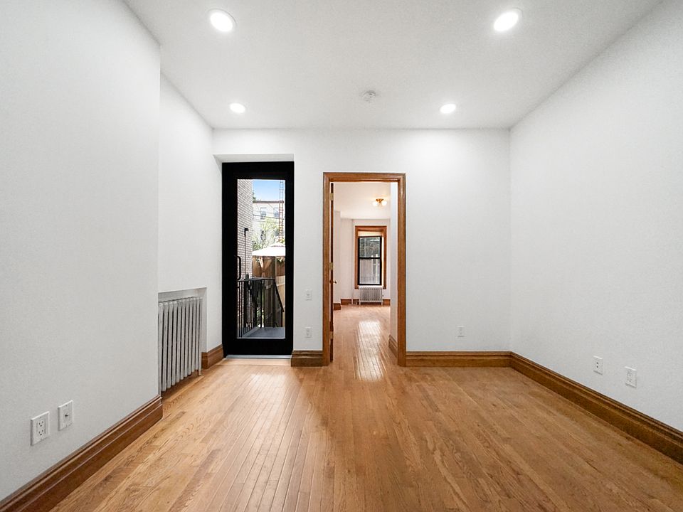 1st image of 388 15th St APT 1R