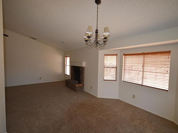 4th image of 2750 W Wagon Wheel Dr