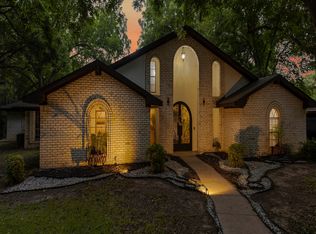 229 Creekwood Dr, Lancaster, TX 75146