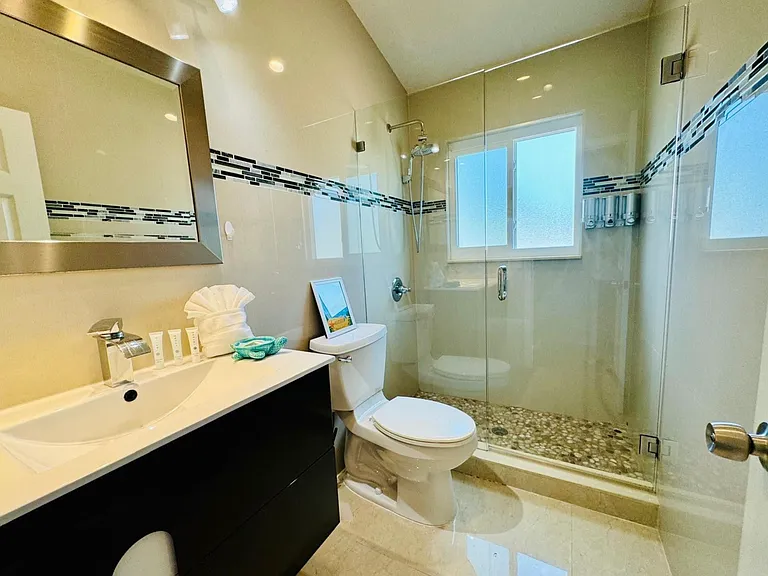 330 SW 35th Ave — Photo 3
