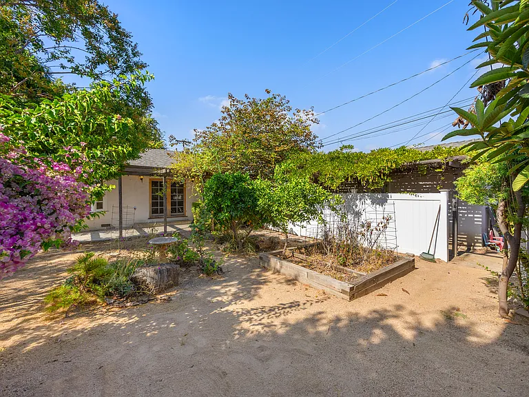 1237 W Oak Ave — Photo 22