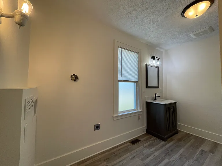 1323 Leonard St NE — Photo 18