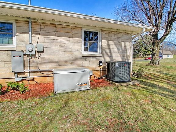 5th image of 317 Maple Ave