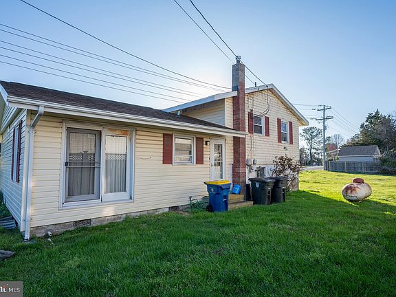 3rd image of 509 W 4th St