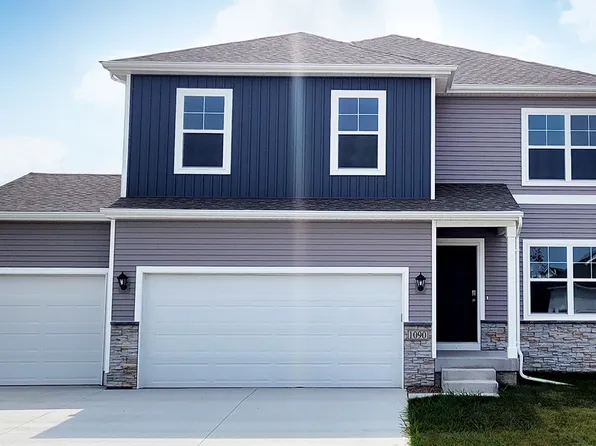 949 Hillside Pl, Polk City, IA 50226