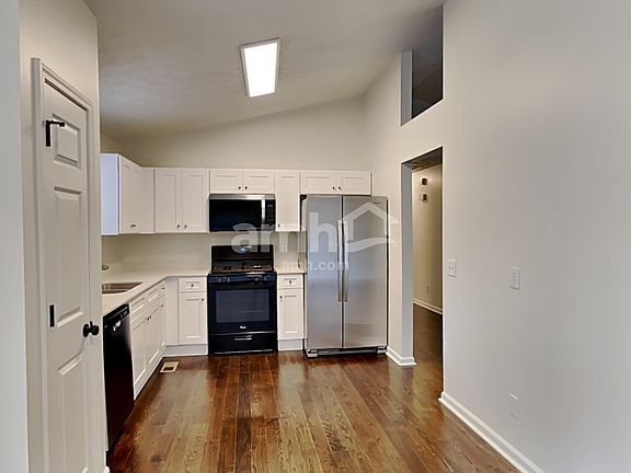 3rd image of 6028 Woodcreek Dr