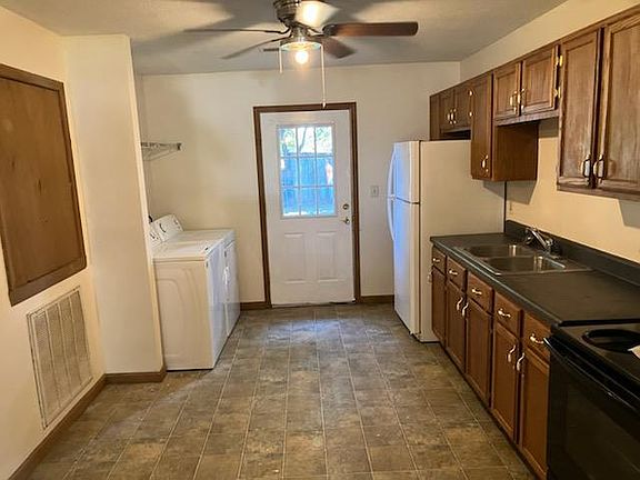 5th image of 305 S Dewey Ave #3
