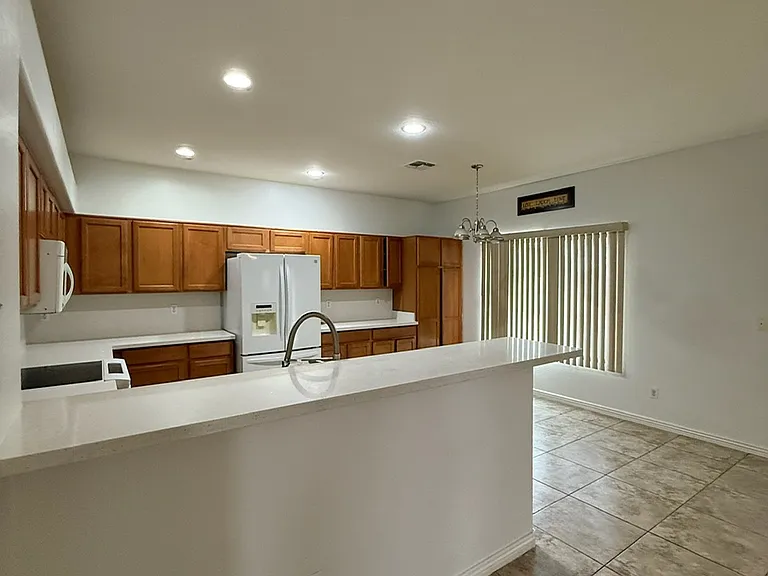 10246 W Luxton Ln — Photo 7
