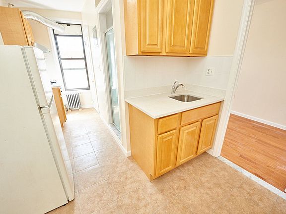 4th image of 358 Broome St APT 24